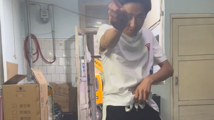 Cai Xukun’s fan came to my store to buy a computer, then treated me to a dance that totally won me o