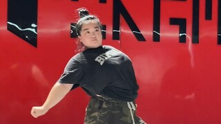 夜梦阴人，钢铁般的性感女壮士