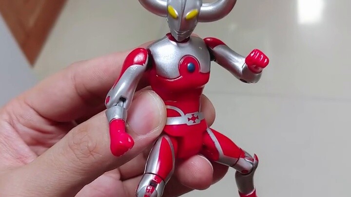 Mainan Ultra Gacha kelas bawah diubah menjadi super mobile