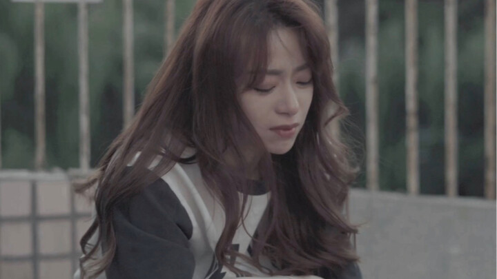 เราไม่ได้ตกลงกันไว้เหรอว่าจะใส่ชุดเจ้าสาวสีขาวด้วยกัน?