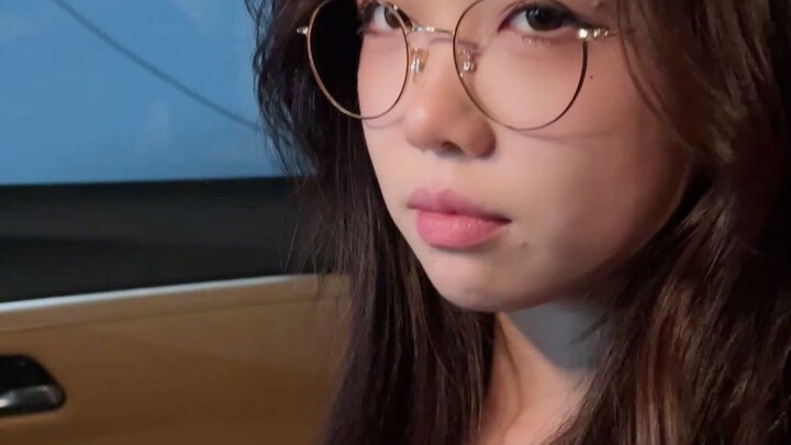 Kebahagiaanku adalah bersamamu melaju menuju puisi dan cakrawala yang luas!!