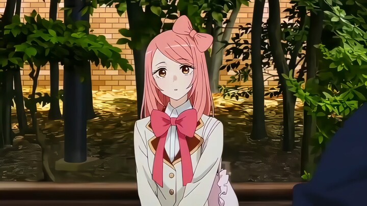 So it’s a cross-dressing guy! He really looks like a girl!