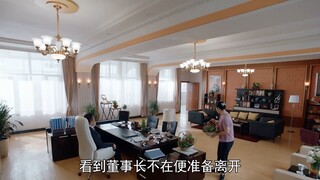 Người giúp việc dọn phòng của chủ tịch, khi nhìn thấy bức ảnh gia đình trên đó, hóa ra lại chính là 