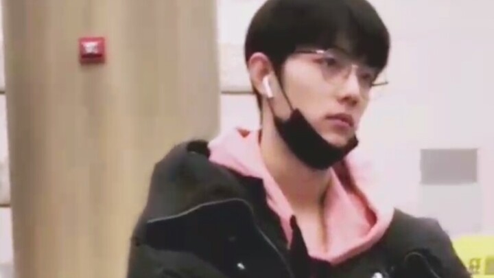 【เซียวจ้าน】พี่หน้าสดถามว่าหิมะตกไหม? หน้าตาตอนได้ยินว่าไม่ตกนี่ดูสักล้านรอบก็ยังไม่เบื่อเลย!