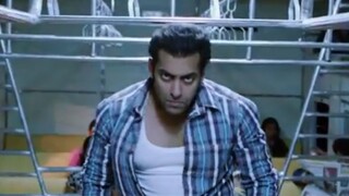 Wanted Salman Khan Train fight Scene