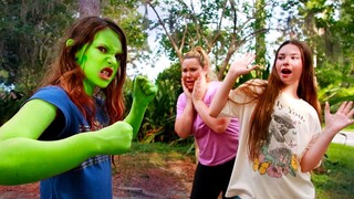 She Hulk Smash! Sassy Squad