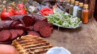 烹饪过程:土耳其烤肠三明治