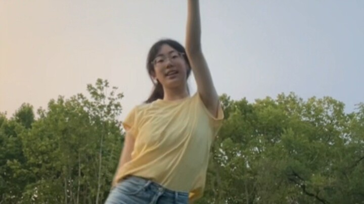 09｜طالبة في السنة الأولى من الثانوية ترقص على أغنية "Love's Main Song" وتتجاوز جدار الأبعاد! دعوني أ