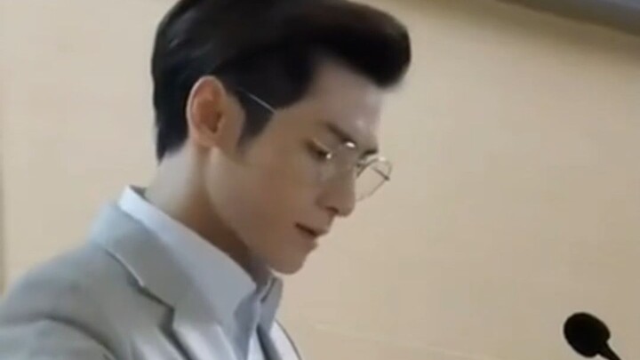 High IQ plus a total crush on love! Professor Gu’s combination of traits makes him the perfect boyfr