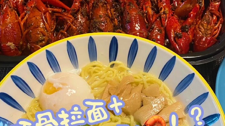 أخذت أختي الصغيرة لزيارة سوبرماركت كبير، وإذا بها تريد أن تفرّغ لي الروبيان لتُطعمني إياه؟