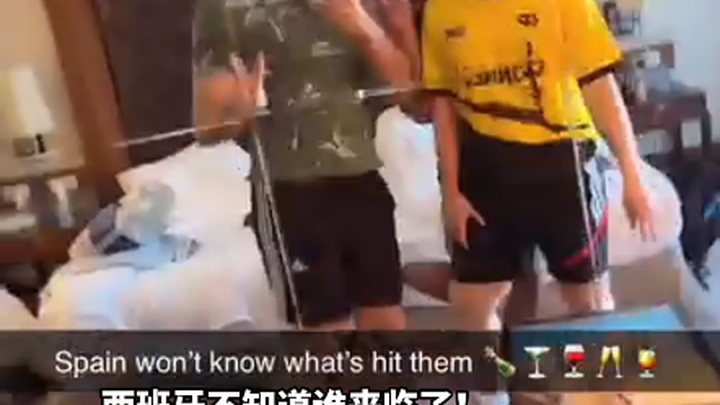 ไม่มีใคร: สาวๆ ไปเที่ยวแบบนี้…