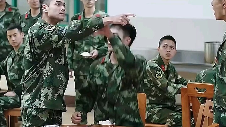 “Con nhà giàu đi bộ đội làm ông tướng hống hách, bị dạy dỗ xong lại bỏ trốn quân ngũ”