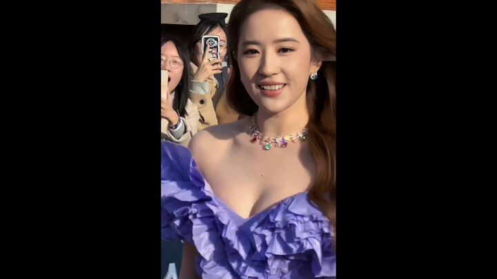 How to评价 Liu Yifei?