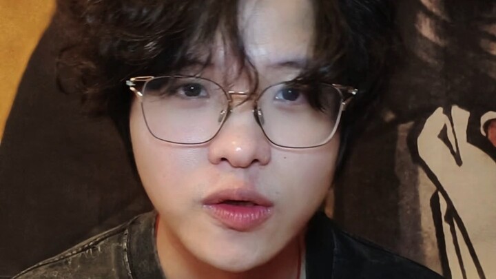 That girl wears daily disposable lenses and a full face of makeup, and your dinner still doesn’t cos