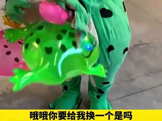 A netizen’s frog-shaped balloon has deflated.