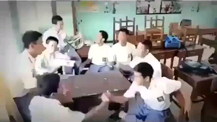 Mk: lu punya temen kelas yg tida ber prikebijian😂