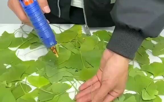 Thủ công hoa nghệ thuật: Hoa hồng xanh lá độc đáo