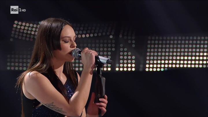 Sanremo 2025 prima serata Francesca Michielin canta ＂Fango in paradiso＂
