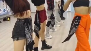 มีคนจำนวนเท่าไรที่รู้สึกไม่สบายใจเกี่ยวกับ Liu Yuxin ALB ในห้องฝึกซ้อม?