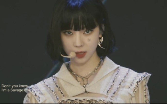 فرقة فتيات كي-بوب، لكن الحمض النووي مختل!