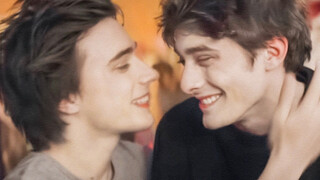 "Lucas & Eliott" Khi nhìn em, anh biết tình yêu là gì