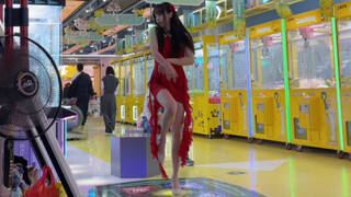 红色包臀裙，浅色高跟鞋，新年鸿运当头
