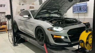 car Ford mustang vs car nissan GTR r35 2