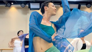 孙科老师「前世今生」舞蹈来啦！力量与柔美兼具，妥妥地百变青蛇一枚！