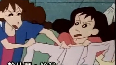 Crayon Shin-chan helps a lost little girl find her mother