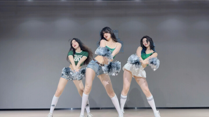 [Qiqizi] Oh! Such an energetic cheerleading team! Oops, I can’t keep up with it~