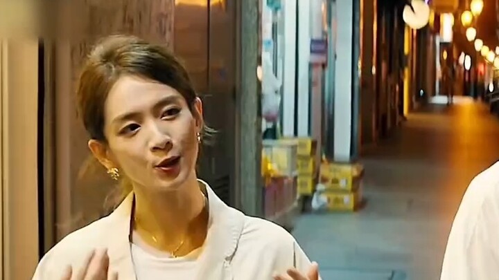 Cô gái chạy vào một cửa hàng pháo hoa sau khi tan sở và được chữa khỏi cơn mệt mỏi trong ngày! ""Gió