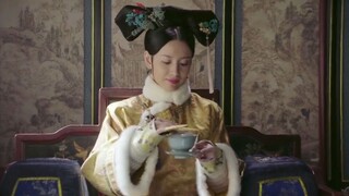 Cao phi giả vờ vâng lời nhưng trong lòng lại không vâng lời, trước tiên đi theo hoàng hậu, sau đó lé
