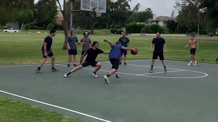 Quật ngã người rừng! Đại hỗn chiến toàn sân công viên!!