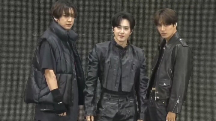 EXO’s Kim Junmyeon + Park Chanyeol + Kim Jong-in Cover “Git It Up” on Stage at the Family Concert!