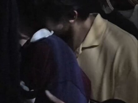 Tôi cảm giác đoạn behind-the-scenes này gần như hút cạn năng lượng của Tae rồi, cứ mút mút liên tục,