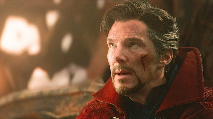 Iron Man berduel satu lawan satu dengan Thanos; pada saat krisis, sang dokter menggunakan batu perma