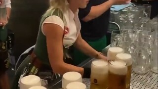 身怀绝技的送酒小妹