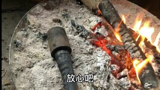 在奶奶家烤火，总感觉哪里不对劲啊！