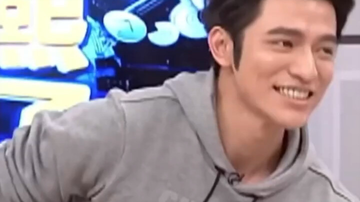 Uông Đông Thành: Anh chàng thẳng đơ tuyệt vọng. Uông Đông Thành như đang viết nên một câu chuyện: “A