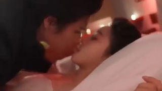 Tidak sengaja hamil dengan bayi CEO yang dingin, seluruh keluarganya memanjakanku