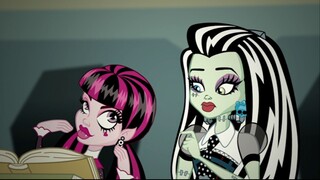 Monster High: New Ghoul At School (2010) - 1080p