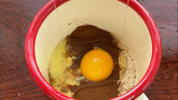 بيتزا الجبن للأشخاص الكسالى التي يمكن صنعها دون الحاجة إلى عجن العجين! طريقة مبتكرة لتناول التوست!