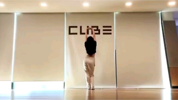 [(G)I-DLE] The joy of a trainee! Shuhua’s latest dance practice video