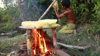 Million Dollars Skill! Brave Millionaire Harvesting Honey Beehive by Hands