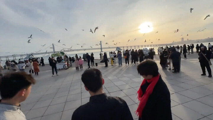 “Pria Polos” “Hari ini mengasah pedang menanti esok hari, kelak embun beku akan menguji ketajamannya