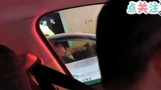 车里开喷，给司机吓坏了