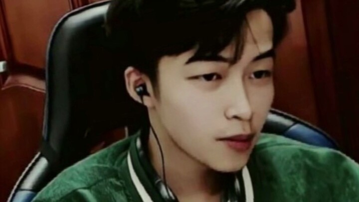 Though I’m no match for the greatest, I’ve once used this very body to shatter ten thousand foes!