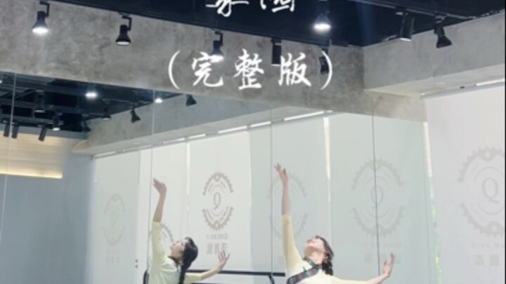 Finally, it's the turn for the folk dance to shine!