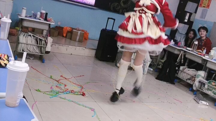 «آسف لأنك لطيف إلى هذا الحد!» في حفل رأس السنة الجديدة