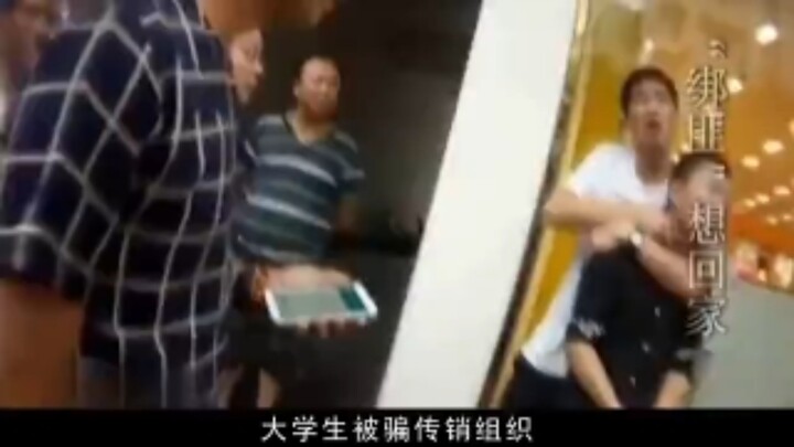 Mahasiswa tertipu masuk ke dalam skema piramida, demi melarikan diri dari sarang penjahat, ia menyan